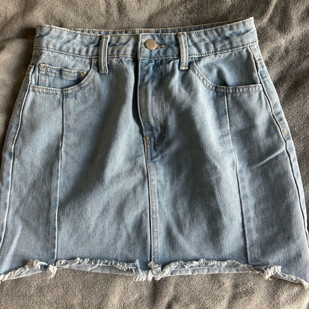 Forever 21 Light Washed Denim Skirt Size-SMALL